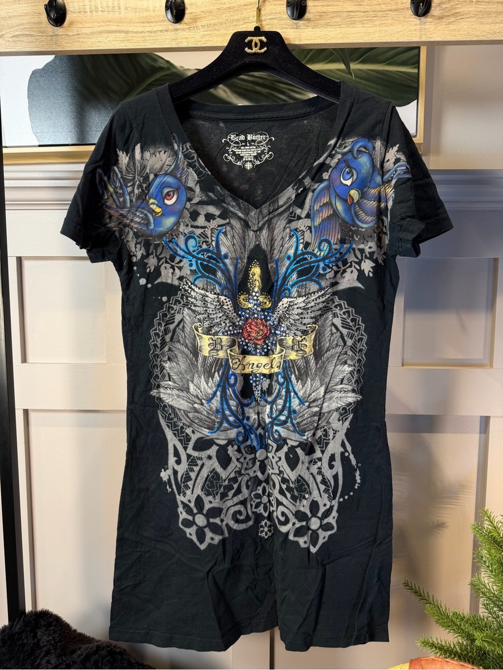 VTG Y2K Brad Butter T Shirt Top V Neck Graphic Wings Front Back Rhinestone L